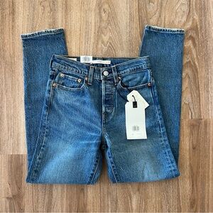 Levis's Women's Wedgie High Rise Tapered Leg Size 24 New